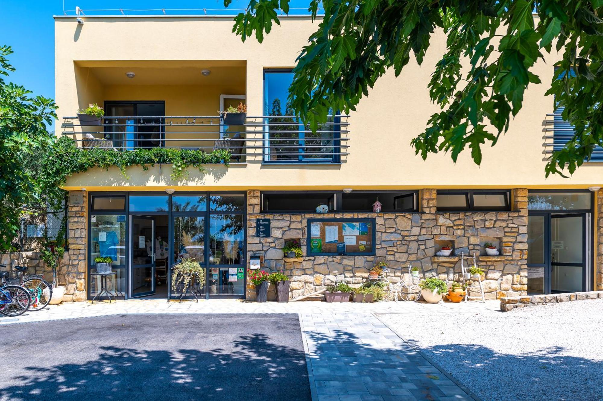 Odmoree Camp&hostel Hostel Ražanac