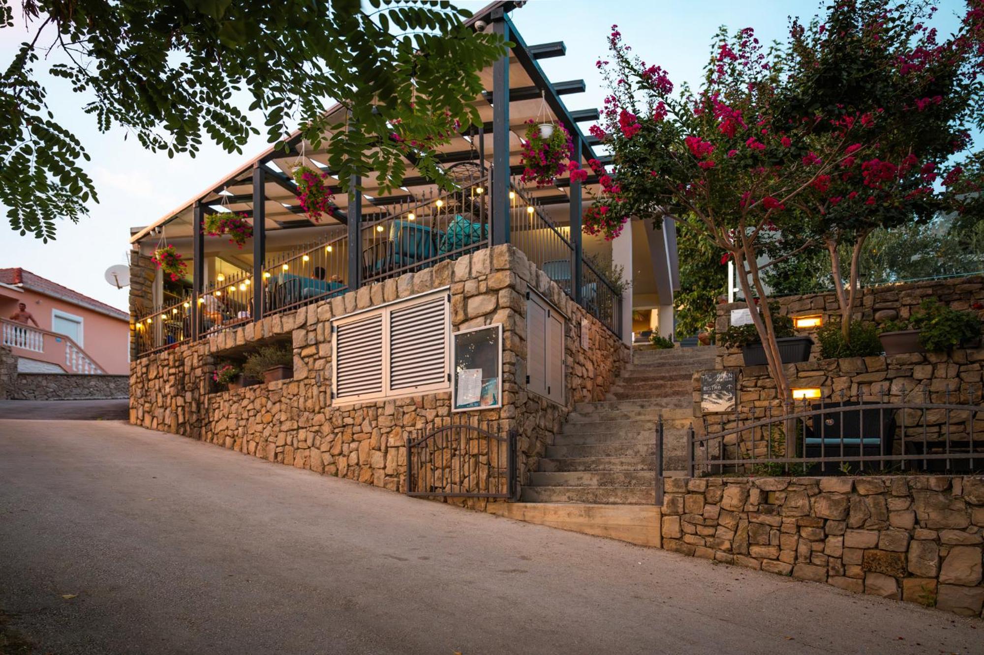 Odmoree Camp&hostel Ražanac
